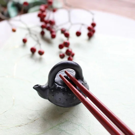 Iron kettle black | Chopstick rest