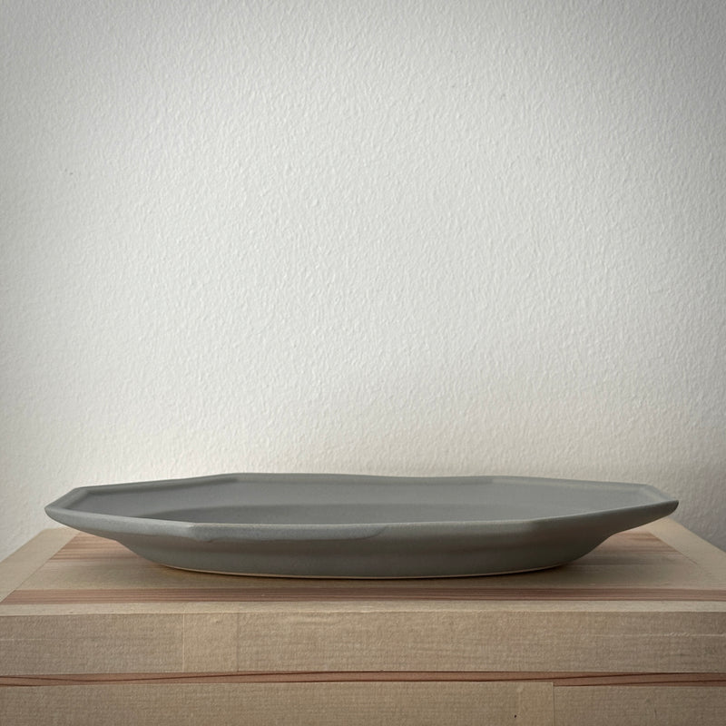 Gray Double-Rim Octagonal Plate | ON THE TABLE | Yoshizawagama