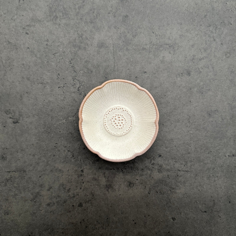 White Anemone Small Bowl  | ON THE TABLE | Yoshizawagama